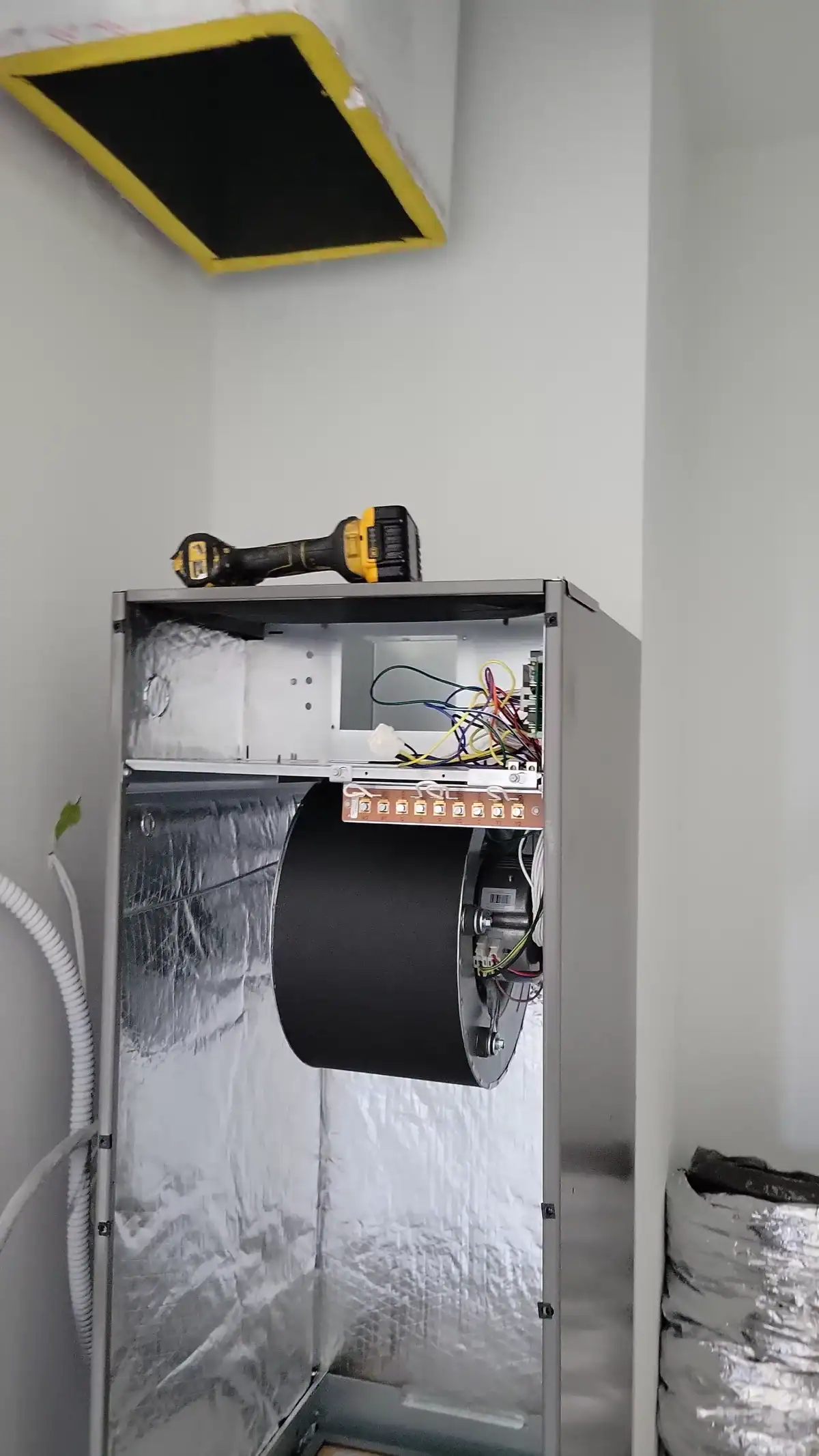 AC repair in Tamarac technician at work